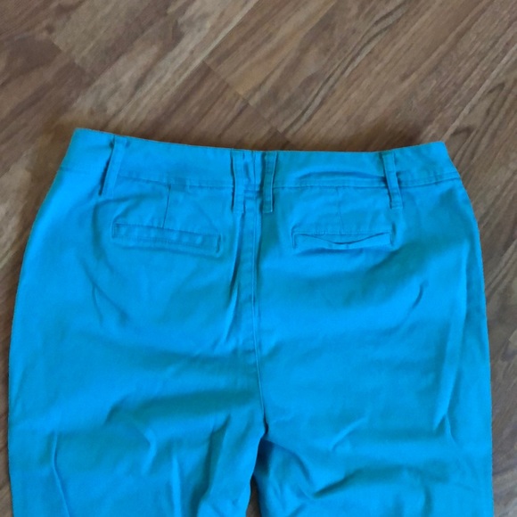 St. John’s Bay capris in turquoise - Picture 3 of 3